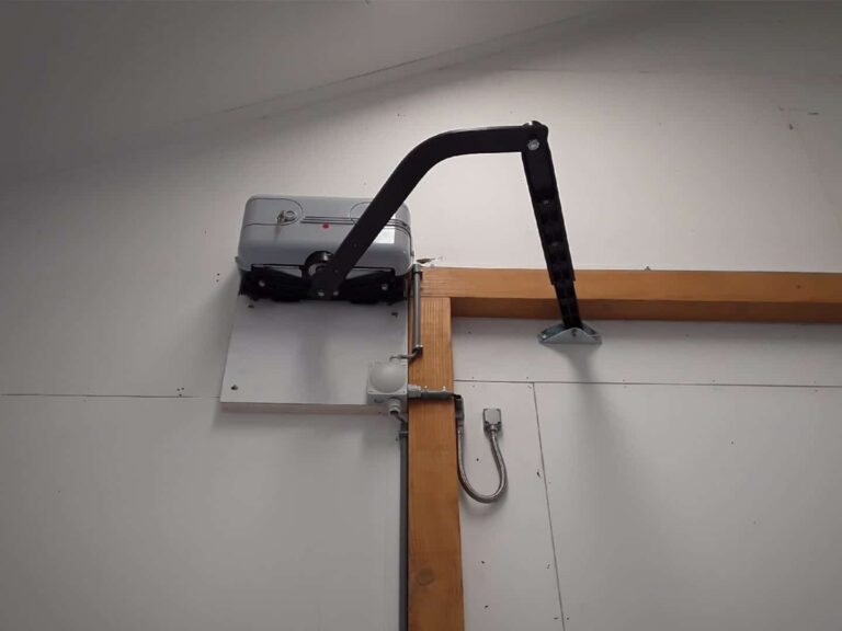 Garagedeur met Fadini Kit Aproli 280 knikarm poortopener