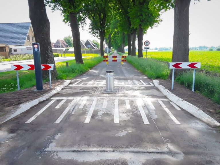 Sluiproute voorkomen - Fadini TALOS bollard met verkeerslicht