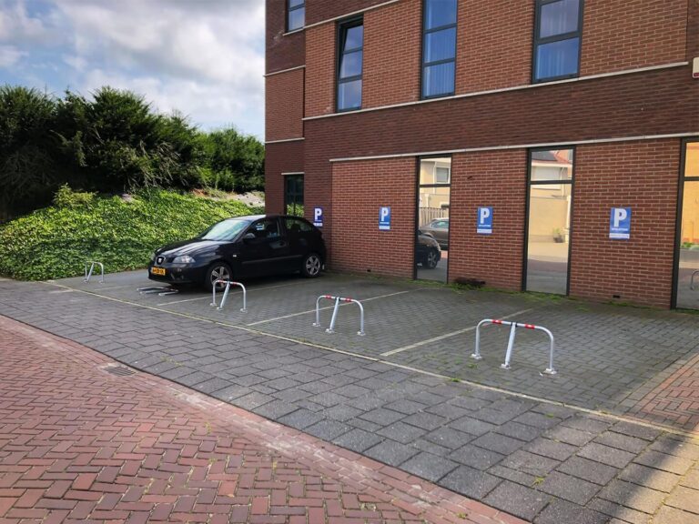 Parkeerprobleem oplossen met neerklapbare parkeerbeugels