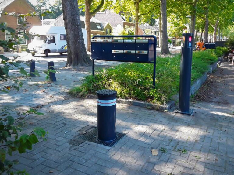 Parkeerterrein voorzien van de Fadini Talos inzinkbare paal