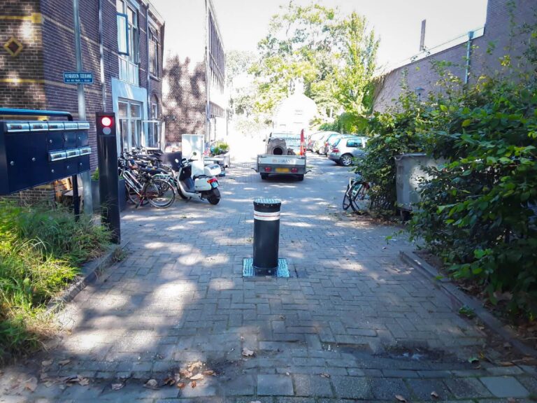Parkeerterrein voorzien van de Fadini Talos inzinkbare paal