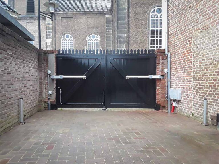 Gerestaureerde poort met een Fadini Kit HINDI 880