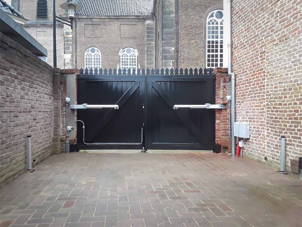 Gerestaureerde poort met een Fadini Kit HINDI 880