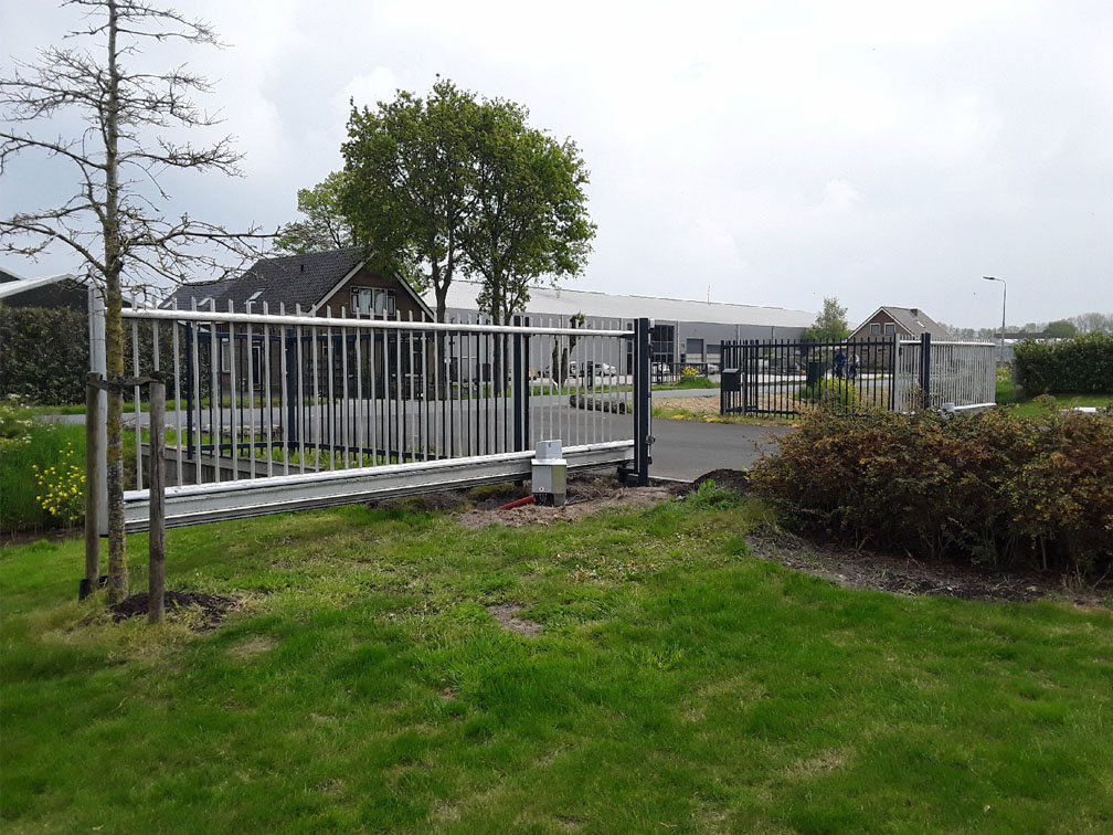 Dubbele schuifpoort automatiseren met de Fadini Kit JUNIOR 650 schuifpoortopener