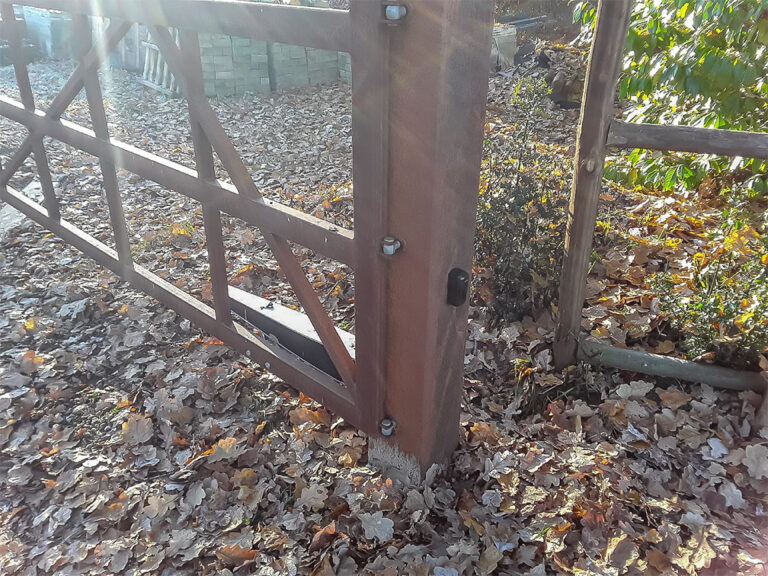 Stalen poort automatiseren met Comunello ABACUS 300 poortopeners
