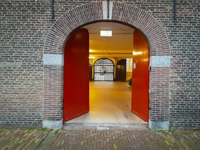 Deuren automatiseren met Fadini HINDI 880 lineaire poortopeners