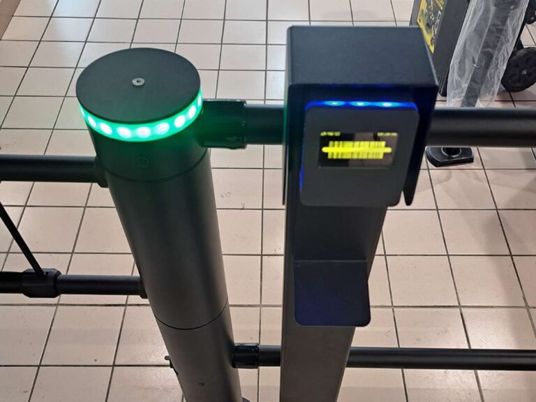 Scan&Go Basic ticketscannerzuilen toegepast in supermarkten