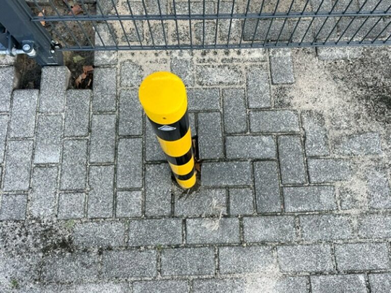 Extra aanrijbeveiliging doormiddel van Schake afzetpaal