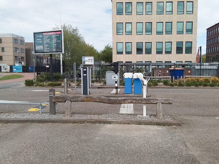 Bedrijfsparkeerterrein afbakenen met LBA slagbomen