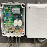 Thumbnail of http://Zwarte%20Fadini%20HINDI%20lineaire%20poortopener%20als%20poortautomatisering%20bij%20een%20houten%20toegangspoort